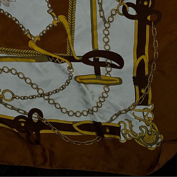 Vintage 💯 silk Hand rolled Italian equestrian print scarf - Picture 5 of 8